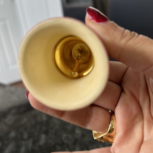 Enesco friends of a feather Native American girl blowing horn - Picture 3 of 3